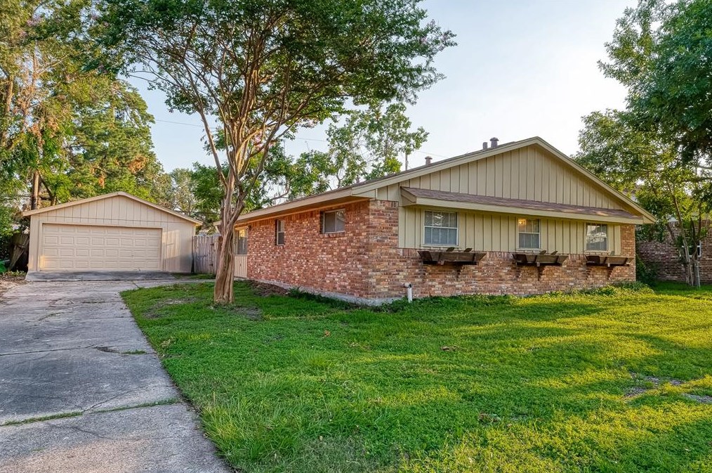 4207 Marlborough, Houston TX  77092-7531 exterior