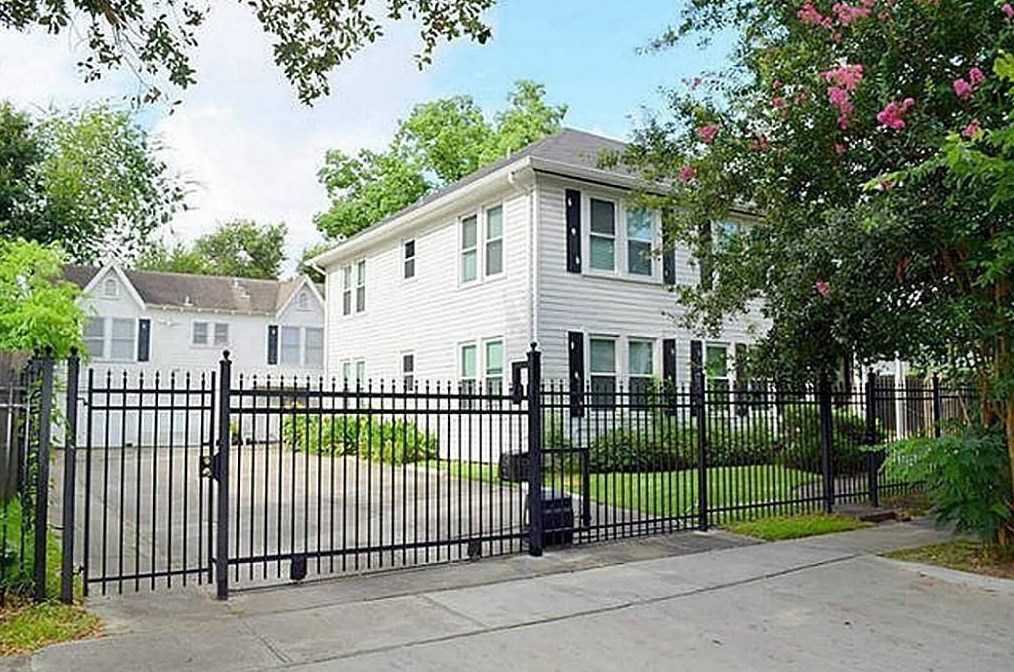 1135 Clay St, Houston TX  77019-4264 exterior