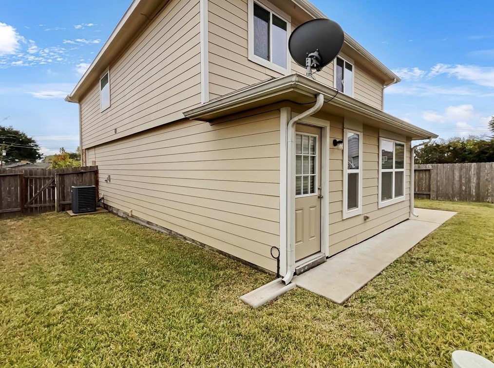12818 Clermont Hbr Ct, Houston TX  77045 exterior