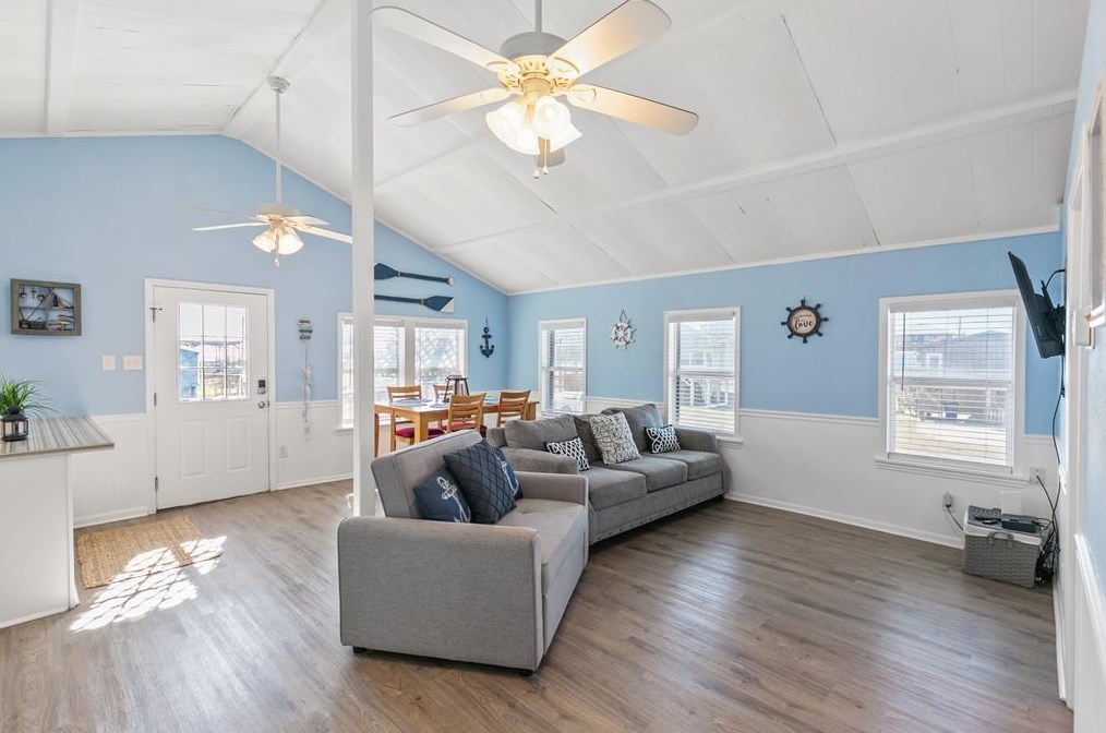 218 Driftwood Ct, Jones Creek TX  77541-8956 exterior