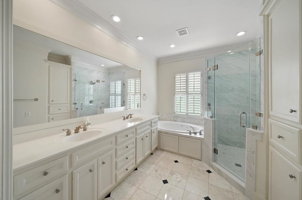 3531 Yupon, Houston TX  77006-4842 exterior