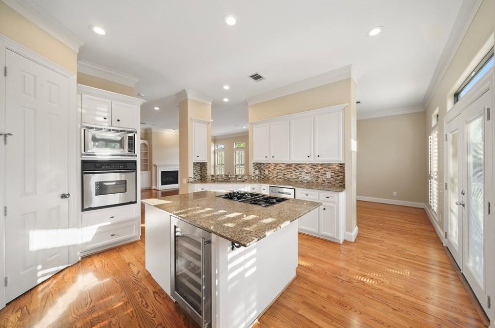 3531 Yupon, Houston TX  77006-4842 exterior