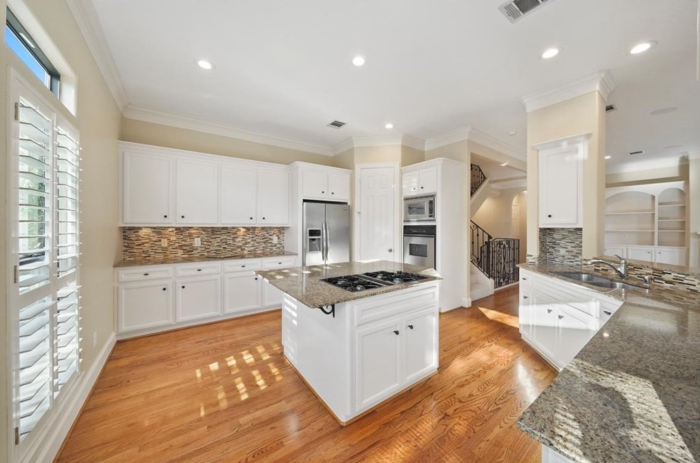 3531 Yupon, Houston TX  77006-4842 exterior