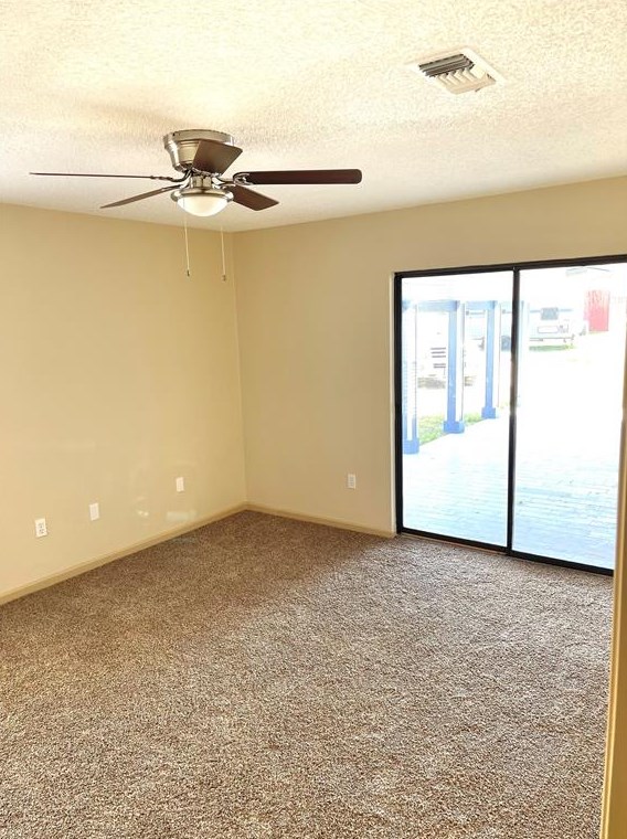 825 Clubside Dr, Tavener TX  77435-9401 exterior