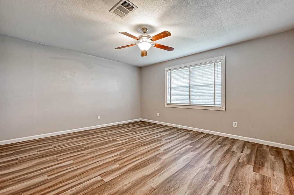 1046 Shady Trail Ln, Houston TX  77038-1833 exterior