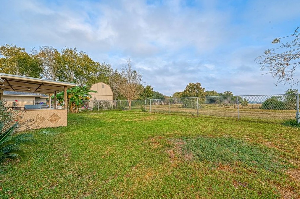 1046 Shady Trail Ln, Houston TX  77038-1833 exterior