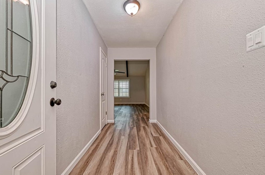 1046 Shady Trail Ln, Houston TX  77038-1833 exterior