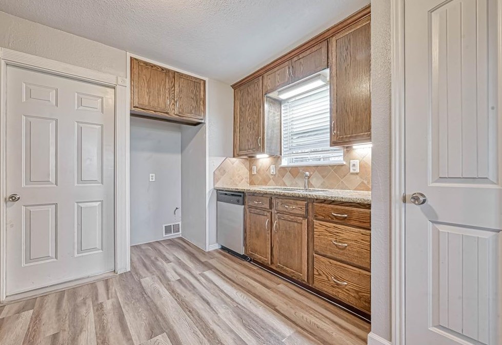 1046 Shady Trail Ln, Houston TX  77038-1833 exterior