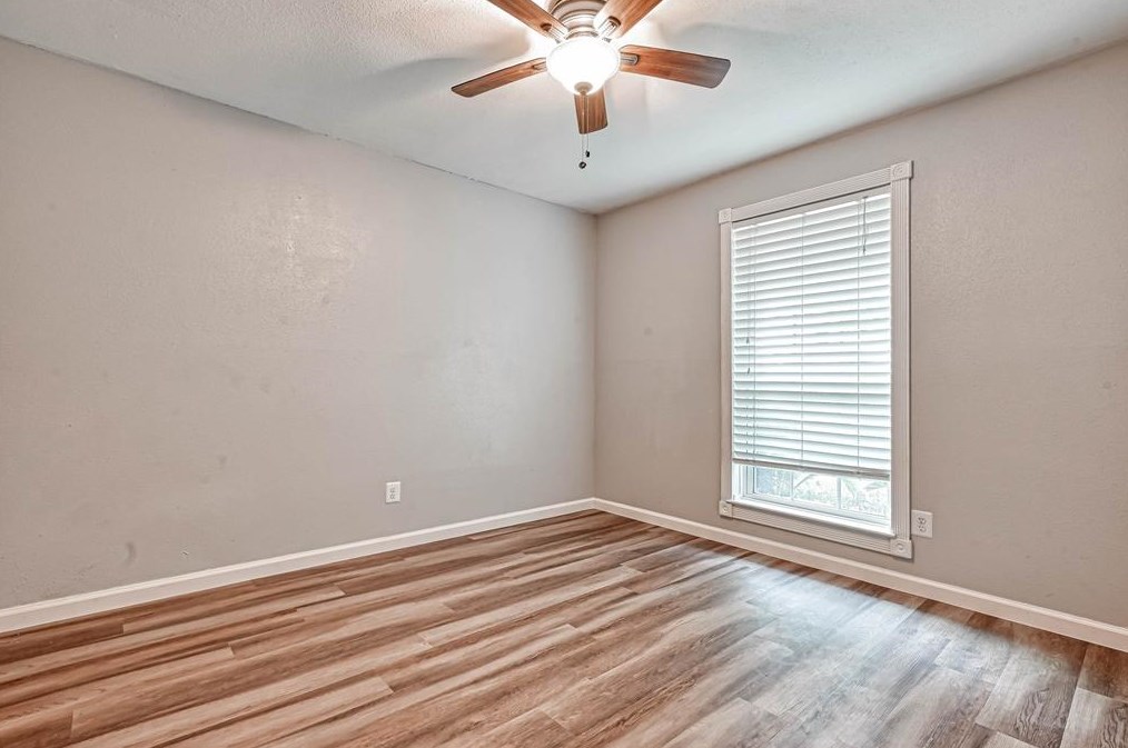 1046 Shady Trail Ln, Houston TX  77038-1833 exterior