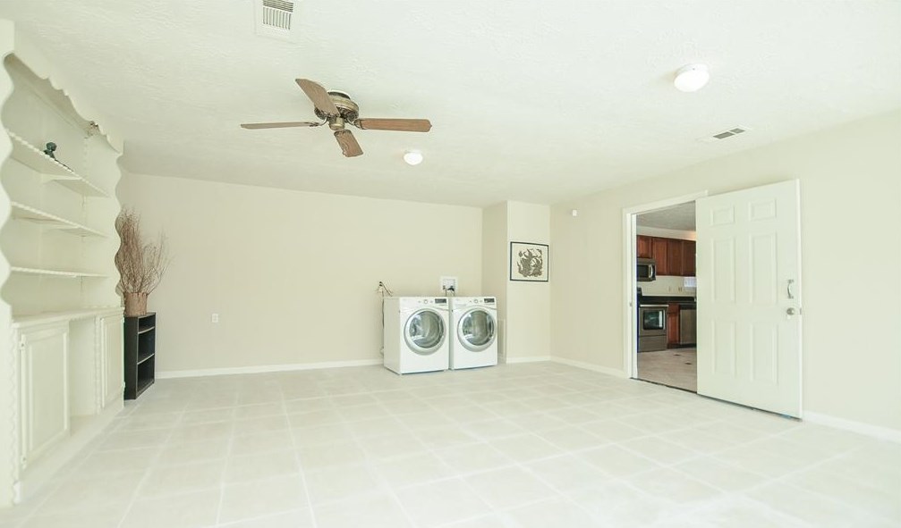 12111 Creekhurst Dr, Houston TX  77099-4111 exterior