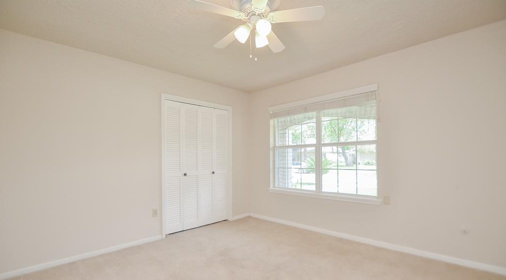 12111 Creekhurst Dr, Houston TX  77099-4111 exterior
