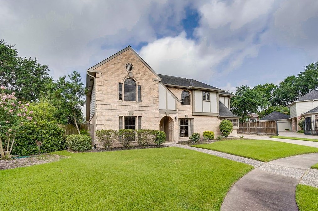 1706 Cedar Creek Ct, Houston TX  77077-5125 exterior