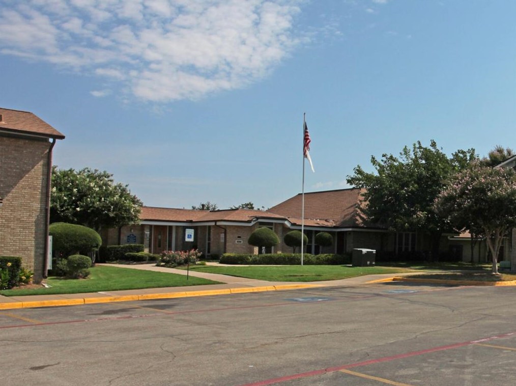 2100 Jacocks Ln, Fort Worth TX  76115-3875 exterior