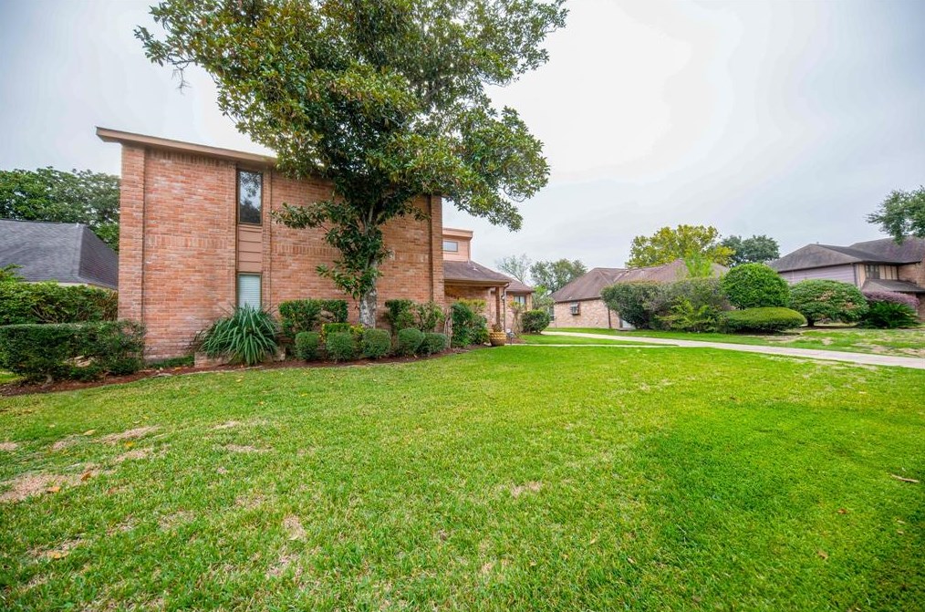 15434 El Padre Dr, Houston TX  77083-1308 exterior