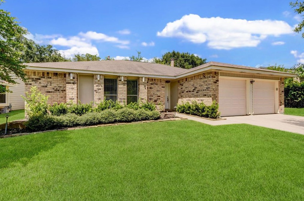 13530 Hampton Falls Dr, Houston TX  77041-5823 exterior