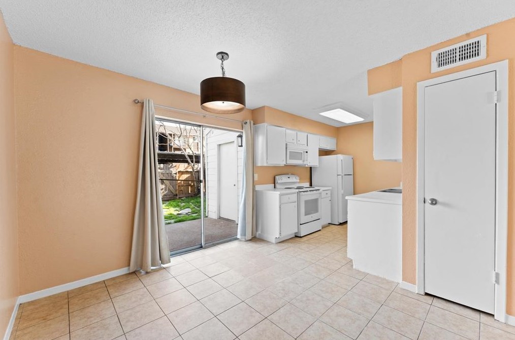 1606 Eagle Lake Rd, Sealy, TX 77474