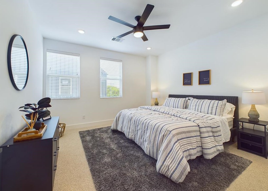 3070 Jensen Dr, Houston TX  77026-5513 exterior