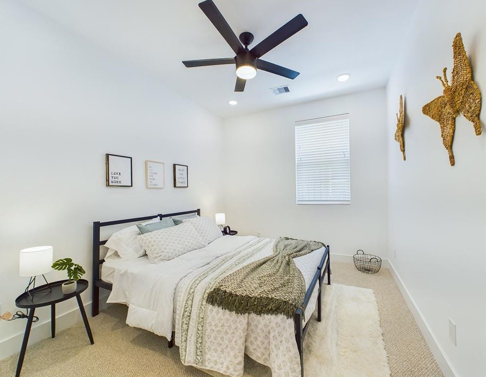 3070 Jensen Dr, Houston TX  77026-5513 exterior