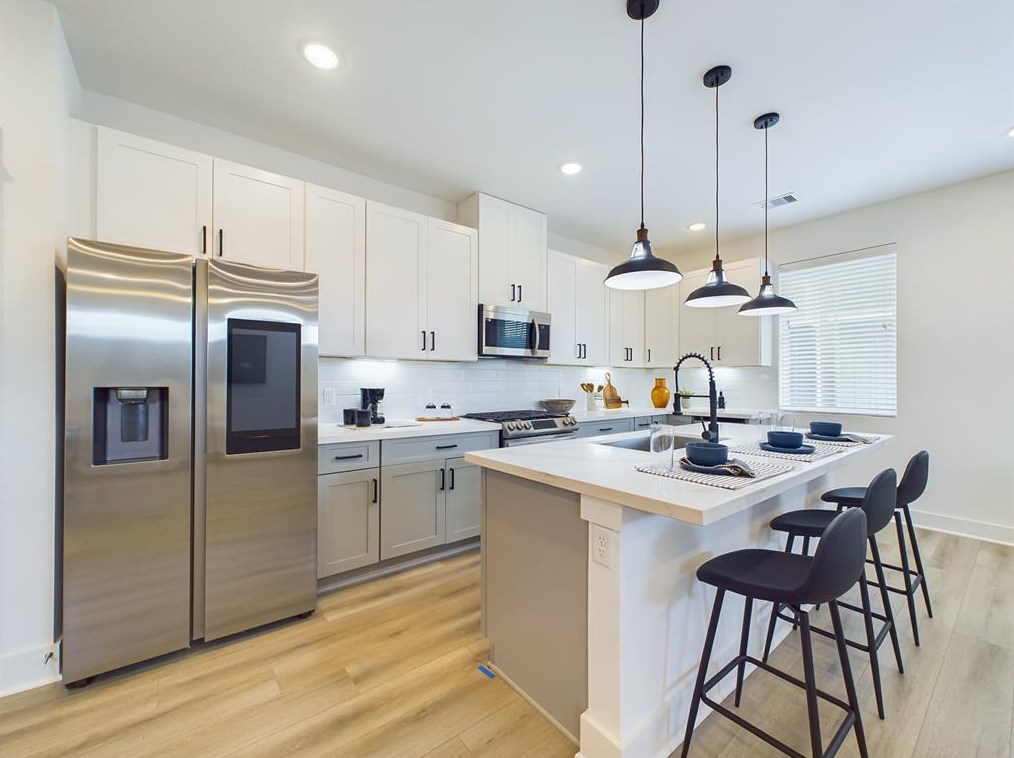 3070 Jensen Dr, Houston TX  77026-5513 exterior