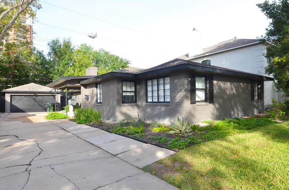 2318 Suffolk Dr, Houston TX  77027-4405 exterior