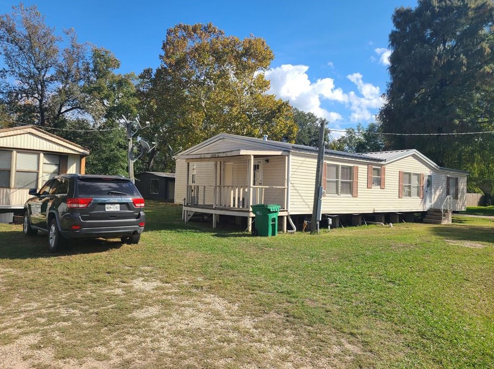 302 Holly Ave, Cleveland TX  77327-4216 exterior
