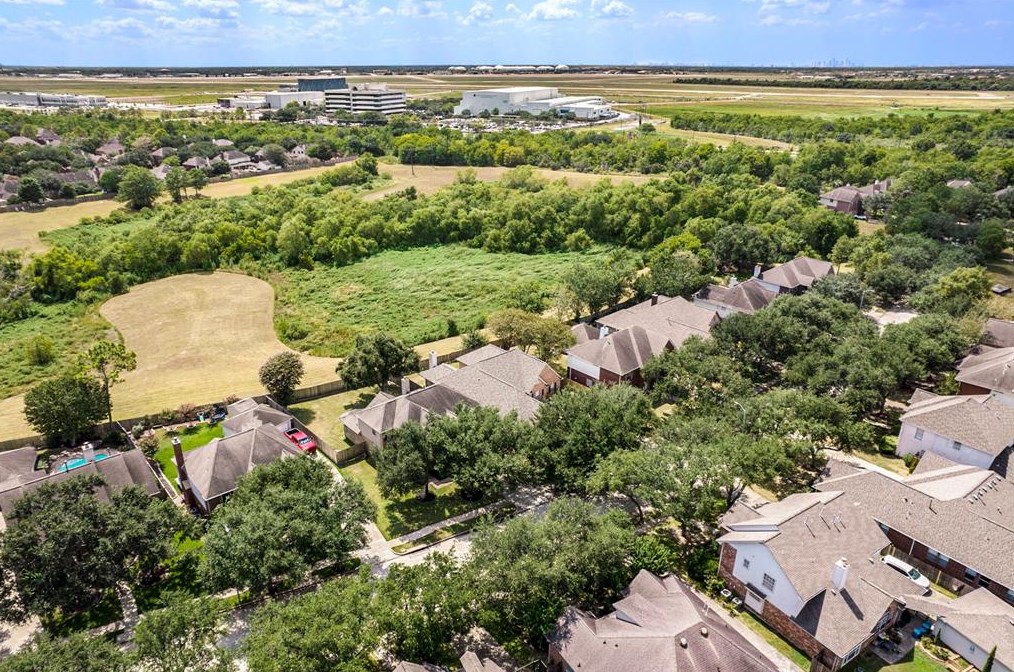 13522 Scenic Glade Dr, Houston TX  77059-2809 exterior