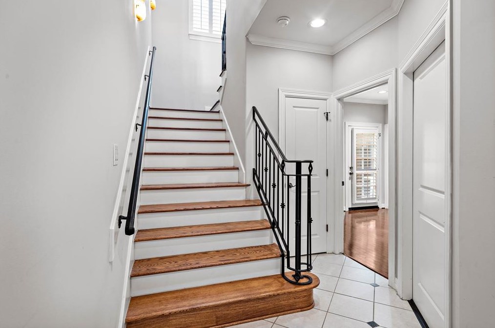 2154 Bancroft St, Houston TX  77027-3704 exterior