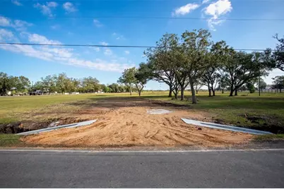 1310 N Wharton Street, El Campo, TX 77437 - Photo 3