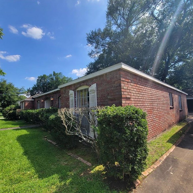 18630 Prince William Ln, Houston TX  77058-4225 exterior