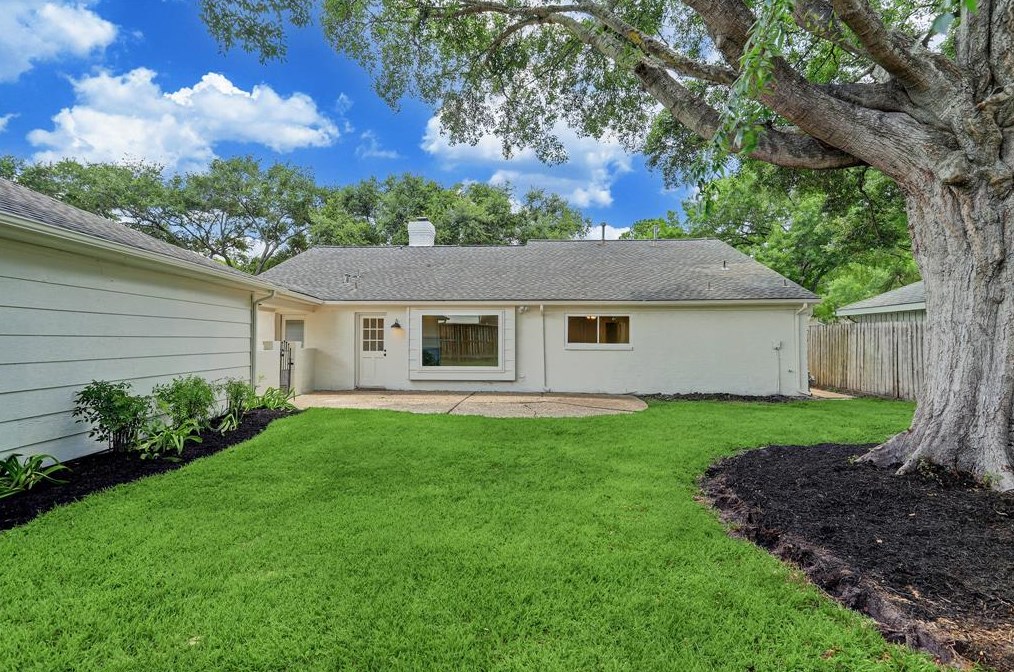 11858 Westmere Dr, Houston TX  77077-3715 exterior