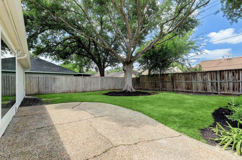 11858 Westmere Dr, Houston TX  77077-3715 exterior