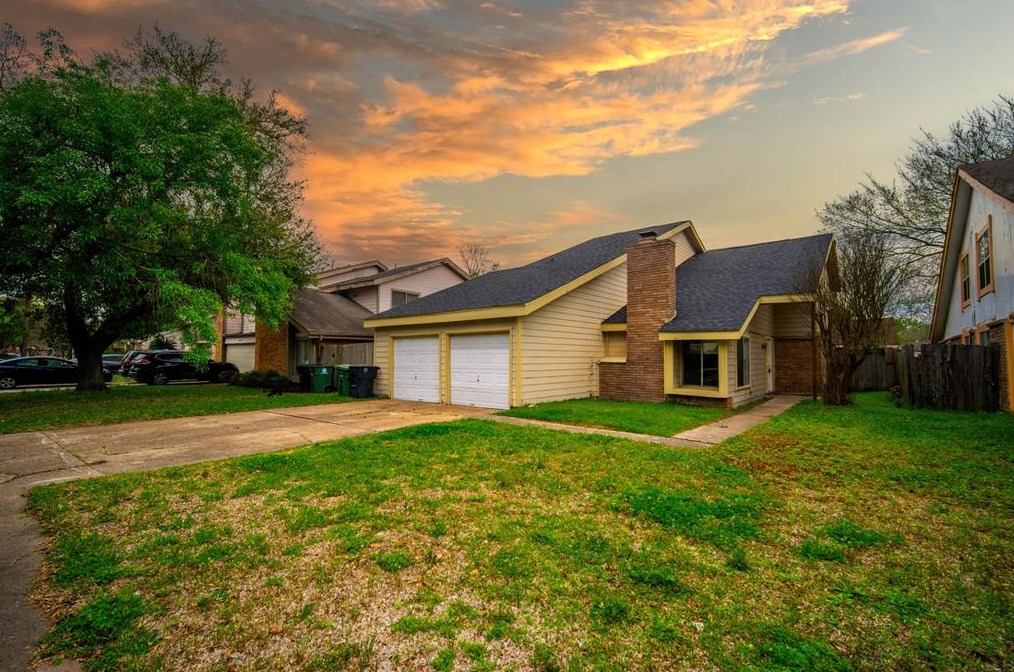 7934 Candlegreen Ln, Houston TX  77071-2711 exterior