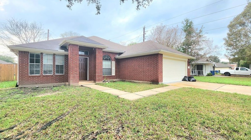 8206 Soledad Dr, Houston TX  77083-5262 exterior