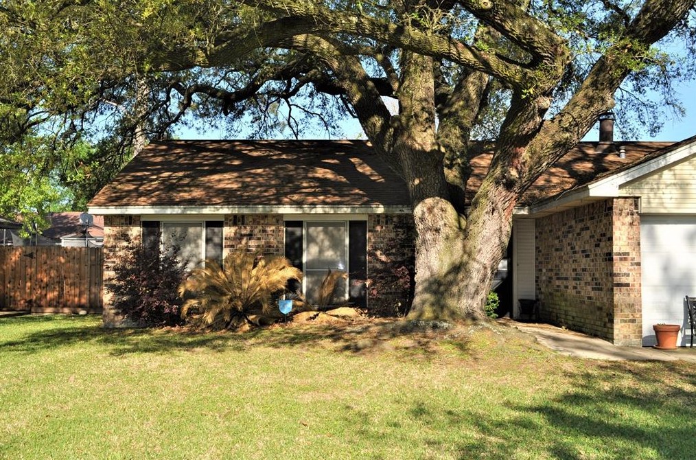 7935 Breda Dr, Baytown TX  77521-8824 exterior