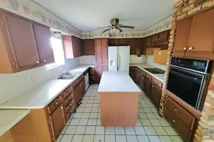 1601 15th St N, Texas City, TX 77590 - Photo 5