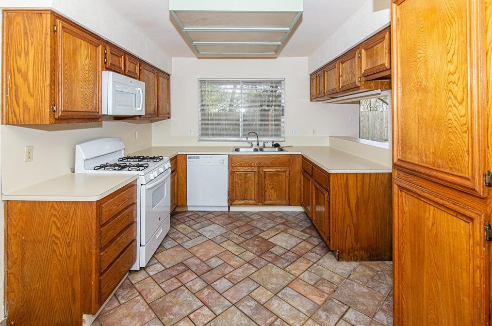 9111 Woodhouse Dr, Spring TX  77379-4497 exterior