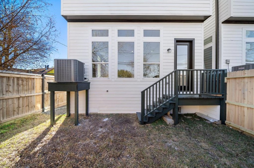 5012 Darling St, Houston TX  77007-1831 exterior