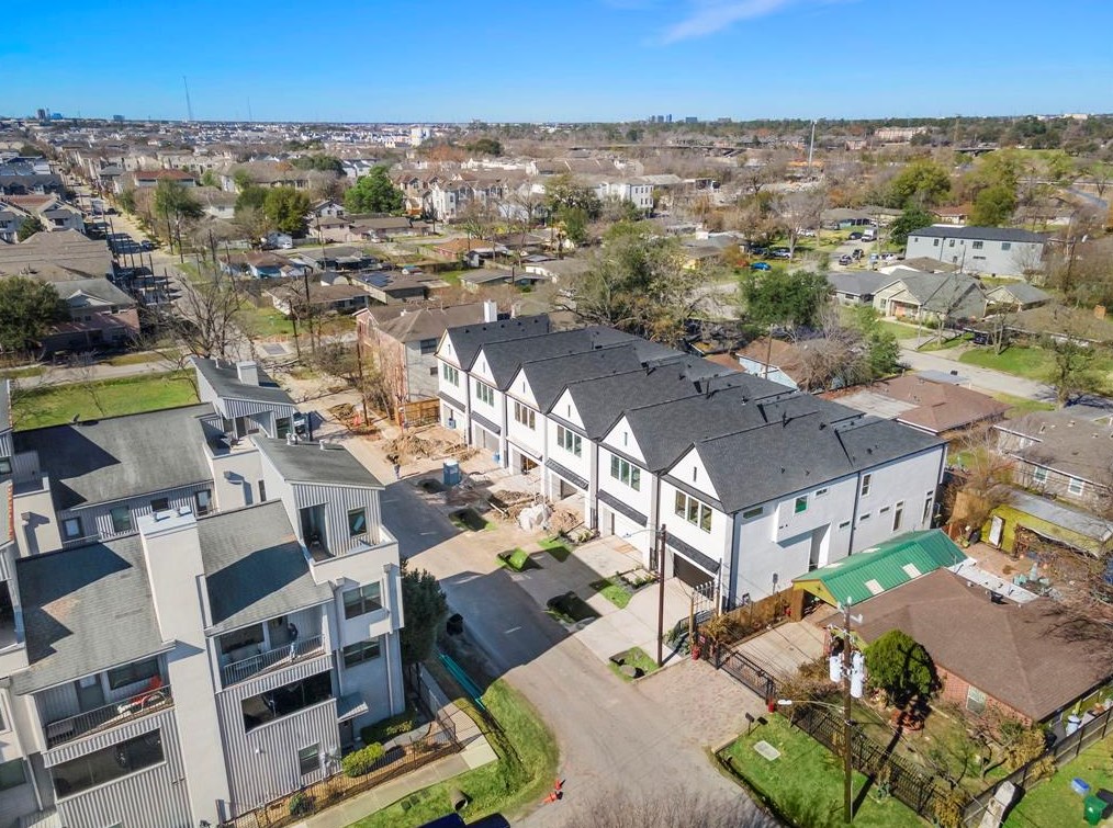 5012 Darling St, Houston TX  77007-1831 exterior