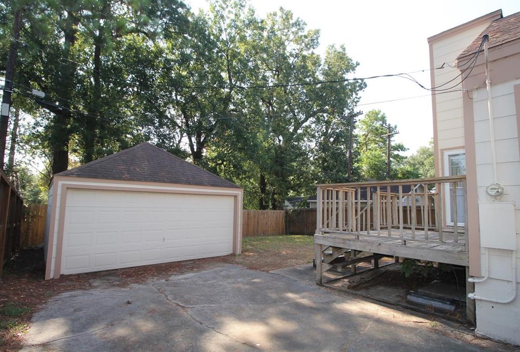 1905 Idylwood Dr, Houston TX  77023-4803 exterior