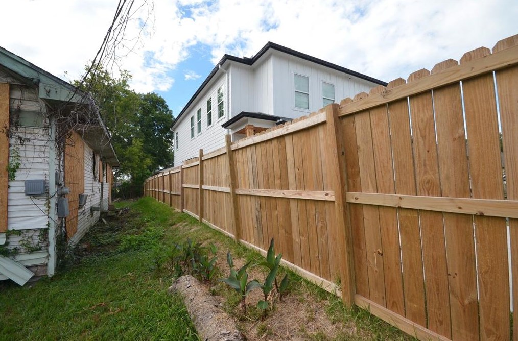 8010 Livingston, Houston TX 77051-1420 exterior