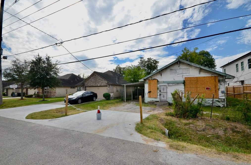 8010 Livingston, Houston TX 77051-1420 exterior