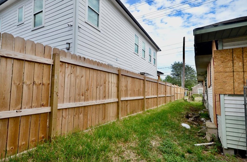 8010 Livingston, Houston TX 77051-1420 exterior