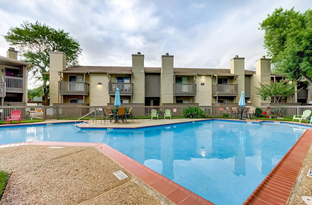 1900 Bay Area Blvd, Houston TX  77058-2109 exterior