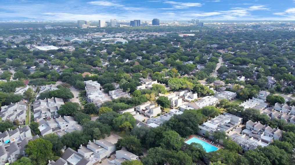 1555 Prairie Grove Dr, Houston TX  77077-4254 exterior