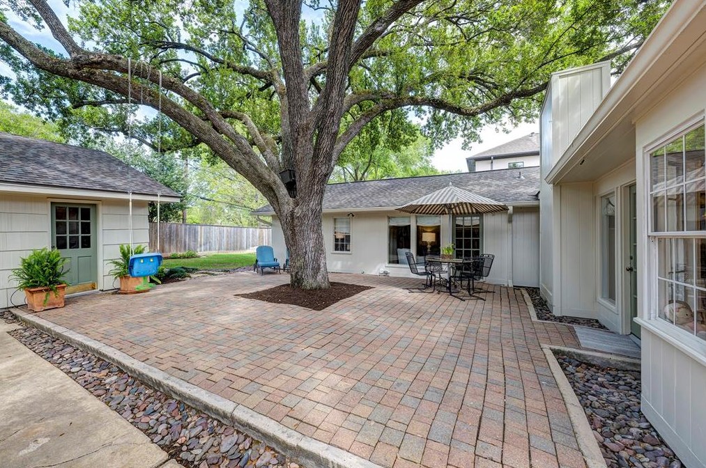 6236 Terwilliger Way, Houston TX  77056-2607 exterior