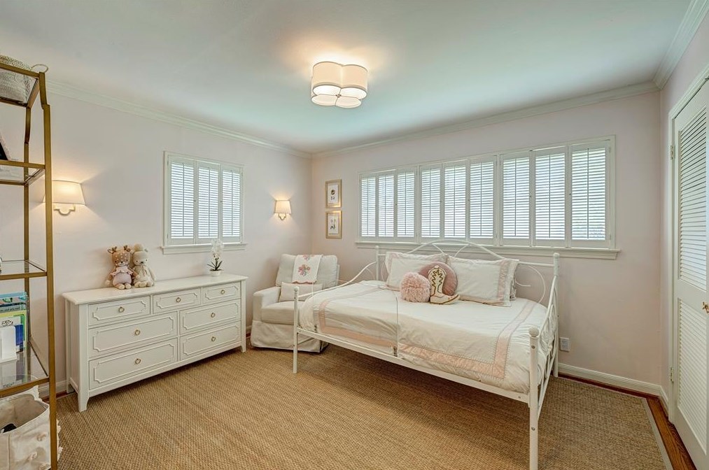 6236 Terwilliger Way, Houston TX  77056-2607 exterior