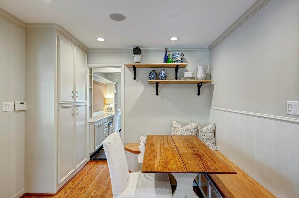 6236 Terwilliger Way, Houston TX  77056-2607 exterior