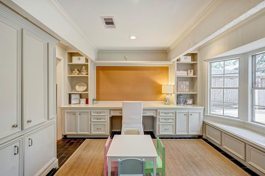 6236 Terwilliger Way, Houston TX  77056-2607 exterior