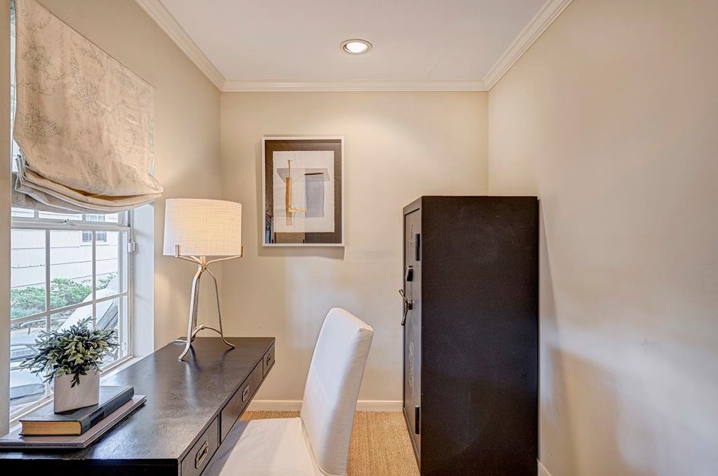 6236 Terwilliger Way, Houston TX  77056-2607 exterior