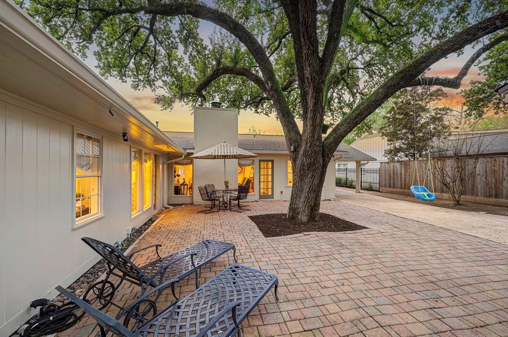 6236 Terwilliger Way, Houston TX  77056-2607 exterior